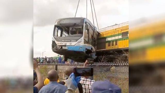 Qatar avtobusla toqquşdu – Ölü və yaralılar var