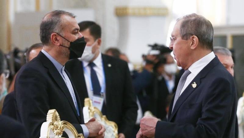 Lavrov iranlı həmkarı ilə regional məsələlərdən danışdı
