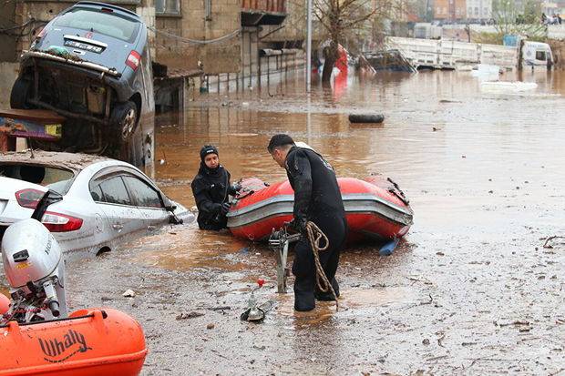 Türkiyədə sel fəlakətində həlak olanların sayı artdı