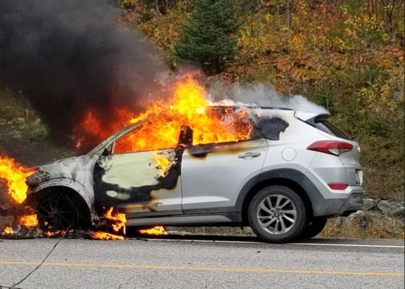 Bakıda \"Hyundai\" yandı