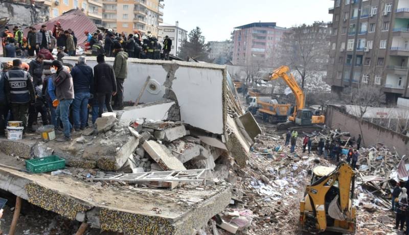 Türkiyədə zəlzələdə uçan binalarla bağlı həbs olunanların sayı AÇIQLANDI