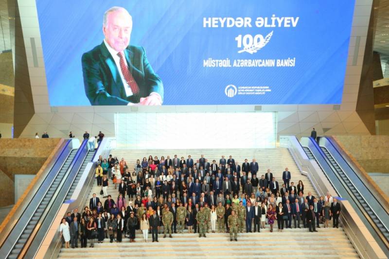 Bakıda “Müstəqil Azərbaycanın Banisi” adlı konfrans təşkil edildi - FOTO