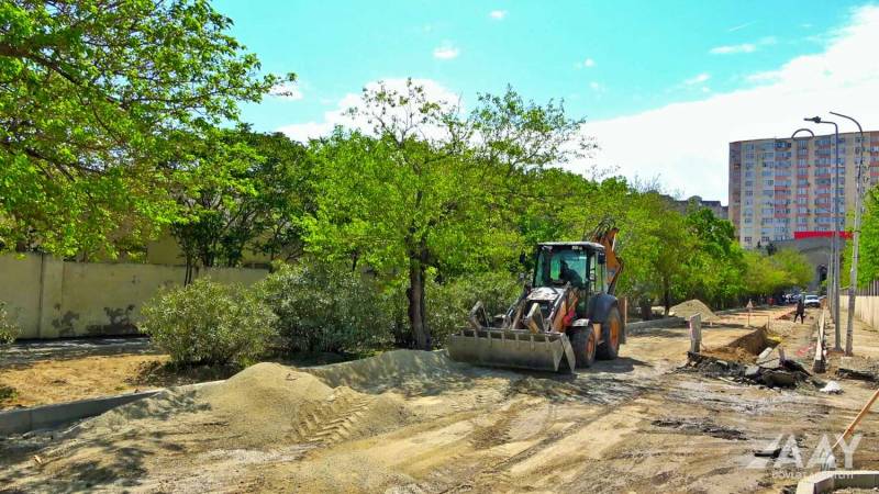 Paytaxtın bu küçəsi təmir olunur - FOTOLAR