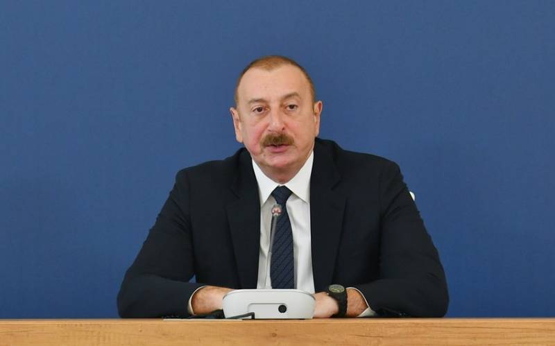 Qarşımızd böyük çağırış dayanır