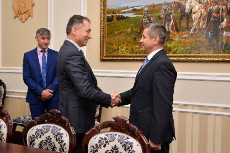 Səfirimiz Moldova müdafiə naziri ilə görüşdü