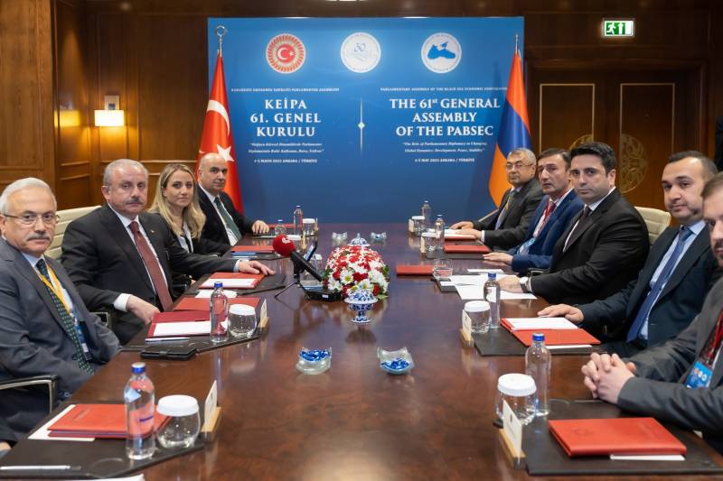 Türkiyə və Ermənistan spikerləri GÖRÜŞDÜ