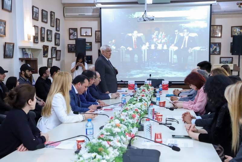 ADU-da \"Heydər Əliyev - 100. Çin səfərinin tarixi\" kitabı təqdim olundu - FOTOLAR