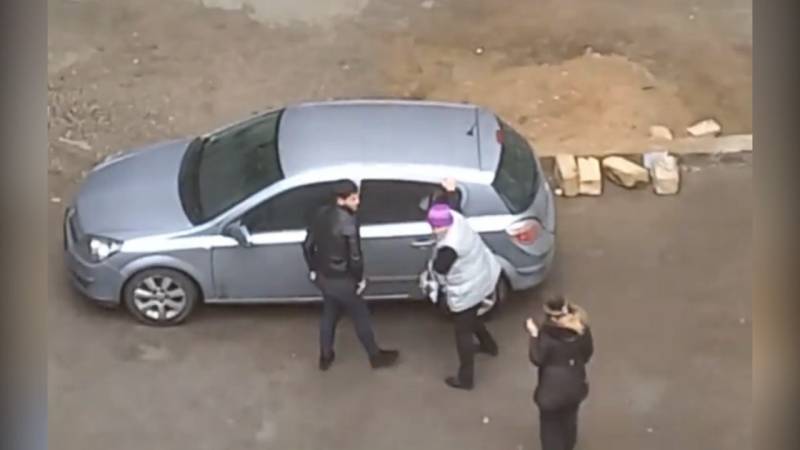 Ailəsi tərəfindən qaçırılması olay olan qadın övladına QOVUŞDU