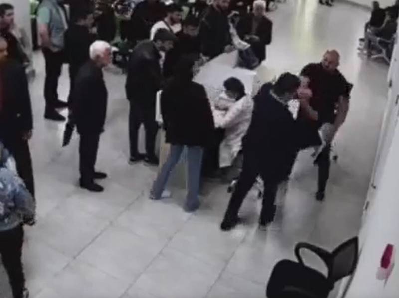 Azərbaycanda peşəkar idmançı agentlik əməkdaşı olan qazinin çənəsini sındırdı - ANBAAN VİDEO