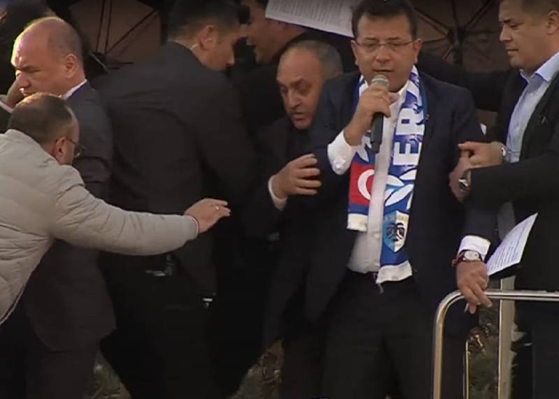 İmamoğlunun Ərzurum mitinqinə hücum: Yaralananlar var - FOTOLAR