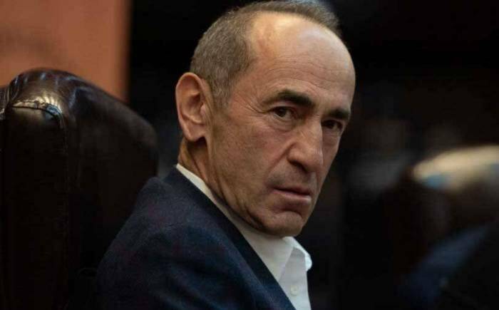Koçaryan ailəsi ilə bu ölkəyə köçür