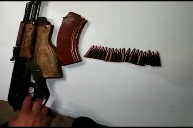 Azərbaycanda avtomat satmaq istəyən şəxs ƏLƏ KEÇDİ - FOTO