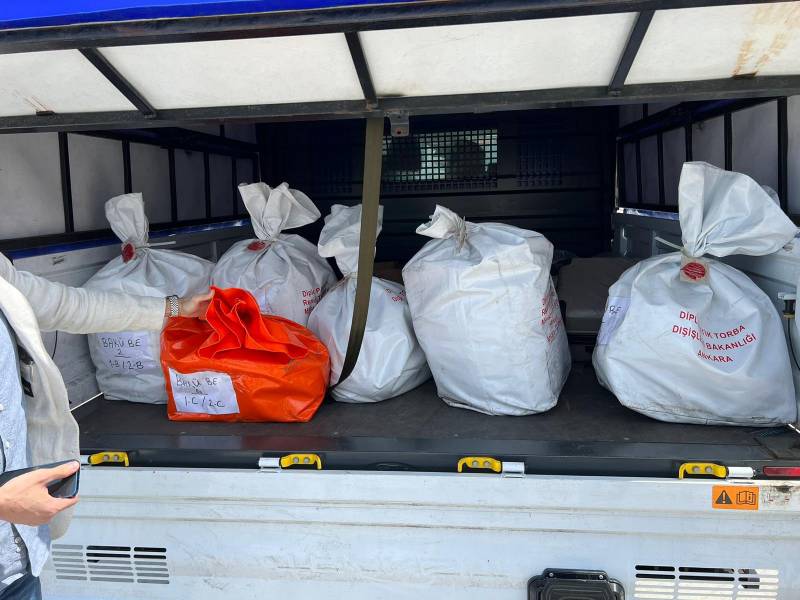 Türkiyə vətəndaşlarının bülletenləri yola salındı - FOTO