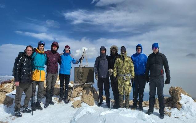 PA əməkdaşları “Heydər zirvəsi”nə yürüş ediblər