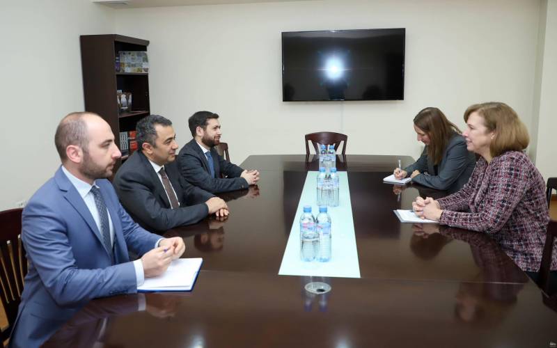 İrəvanda ABŞ, Rusiya və Fransa səfirləri ilə sülh müzakirəsi