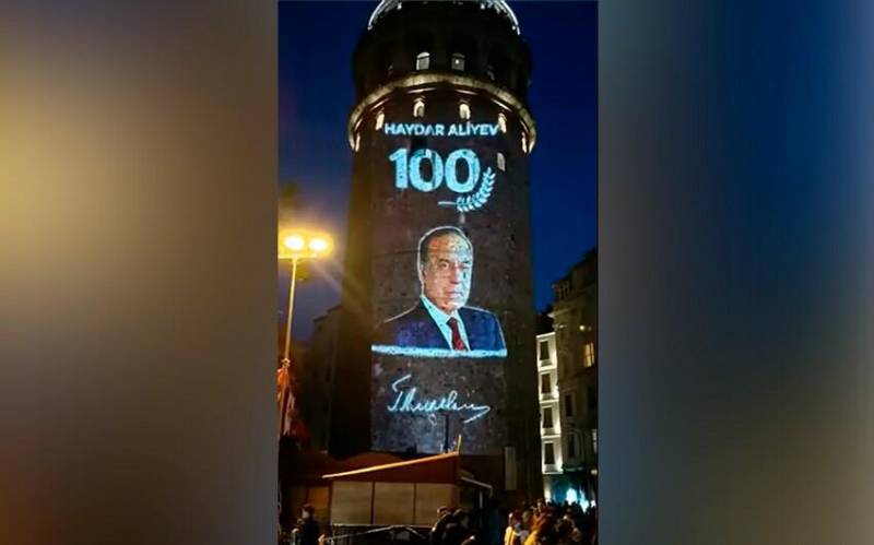 Heydər Əliyevin şəkli Qalata qülləsinə proyeksiya olundu