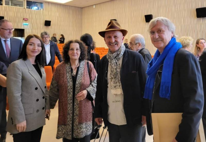 Parisdə Reza Deqatinin sərgisində 30 illik münaqişənin şahidi - Ağdam məscidinin fotosu nümayiş olunur