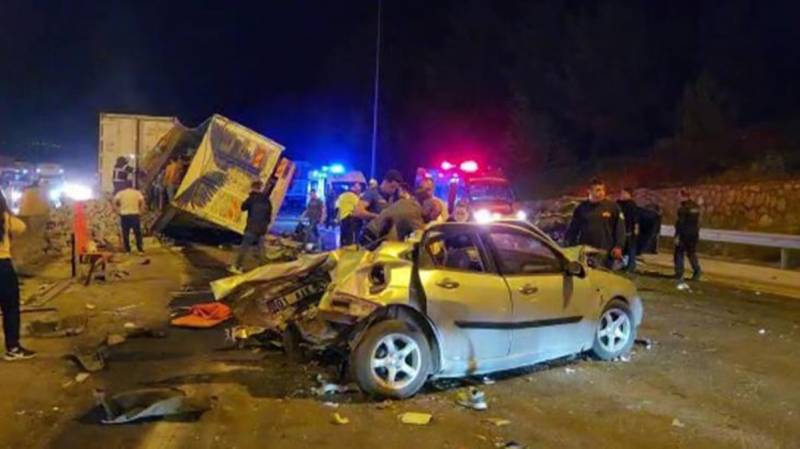 Zəncirvari qəza!  Ölən və yaralananlar var - FOTO