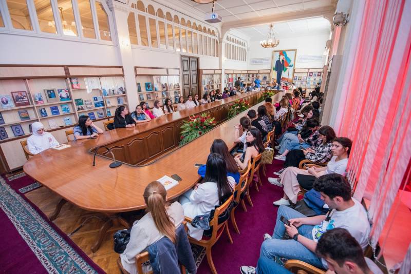 “Campbell Biologiya” kitabının BDU-da və ADPU-da təqdimatı keçirildi - FOTOLAR