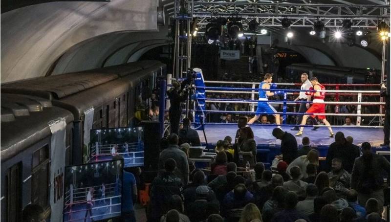 Metro stansiyasında boks turniri keçirildi - VİDEO