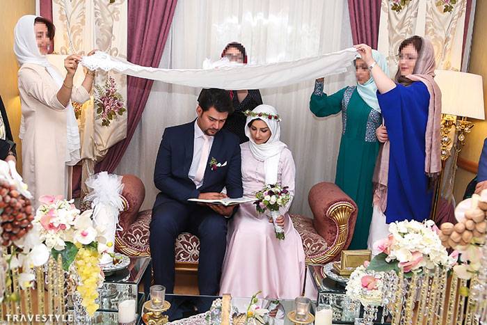 İranda bir ilk: Evlənmək istəyənlər üçün “tanışlıq mərkəzləri” açıldı
