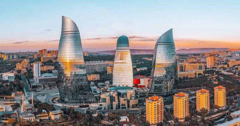 Yüzlərlə insan yaşamaq üçün Azərbaycana gəldi
