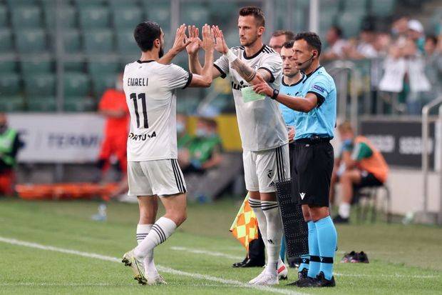 Sabiq komanda yoldaşı Mahir Emrelini bəyənmir: “15 matçda cəmi 2 qol vura bilib”