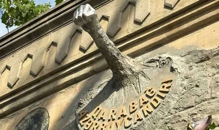 Tənqidlərə səbəb olan abidə söküldü - FOTO