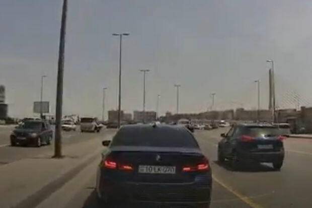 Bakıda magistral yolda qəza şəraiti yaratdı - VİDEO