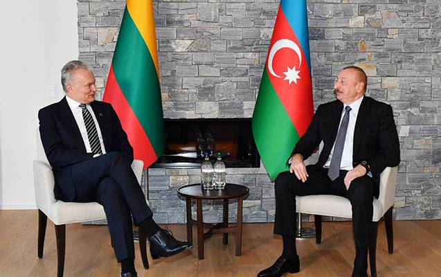 Prezidentlərin məhdud tərkibdə görüşü başladı