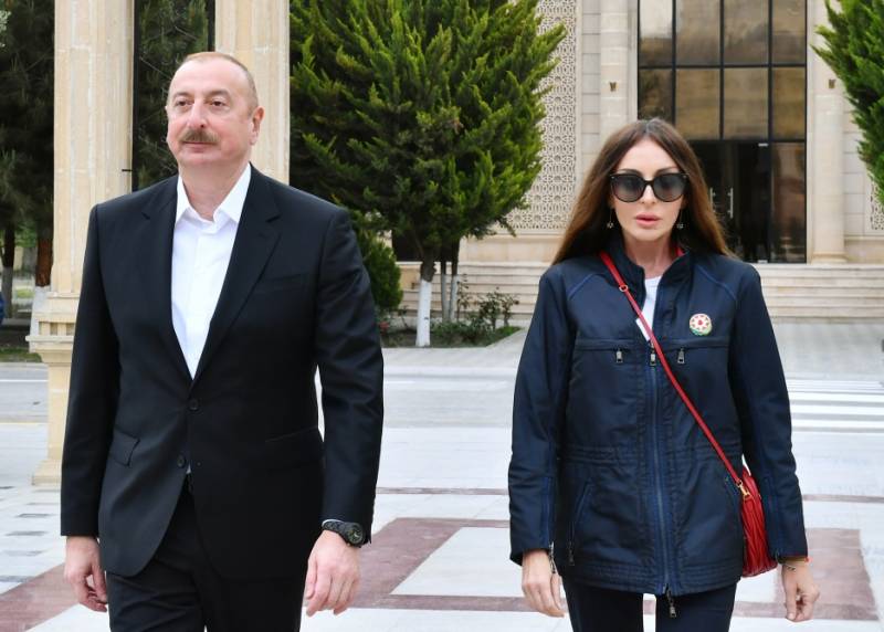 Prezident və birinci xanım Vilnüs Qədim şəhərini gəziblər