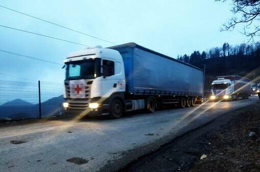 Xankəndidən 4 maşın xəstə getdi, 263 ton yük gəldi