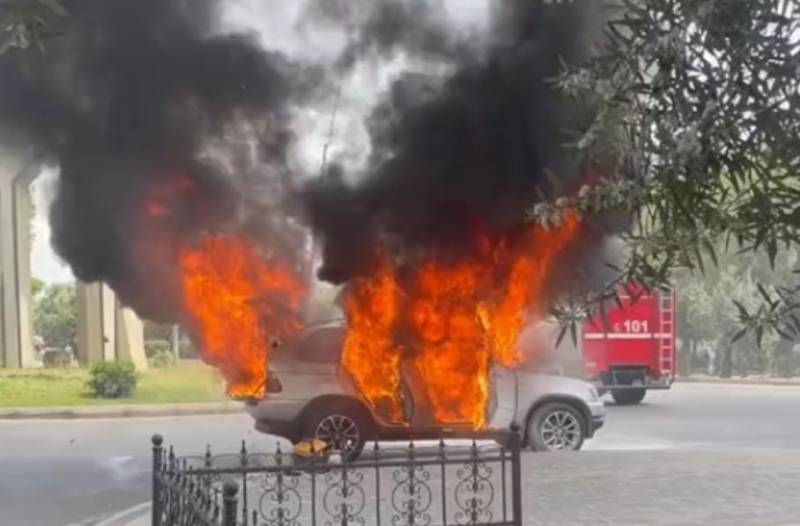 Bakıda \"BMW-X5\" yanıb kül oldu - VİDEO