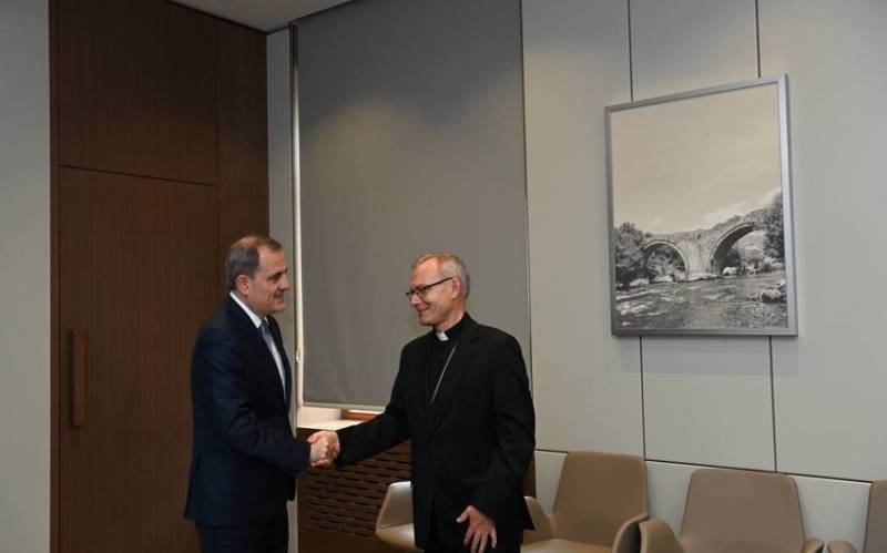 Ceyhun Bayramov arxiyepiskopla danışıqlar apardı
