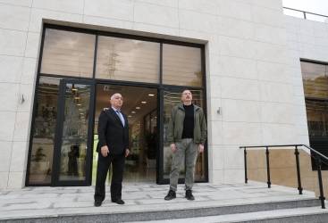 Prezident Laçında səfərdədir