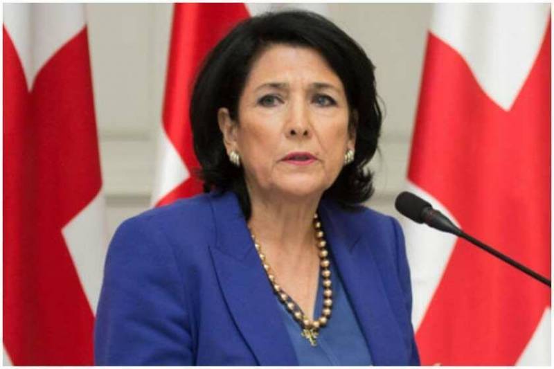 Zurabişvili müdafiə nazirini ittiham etdi: Salama görə