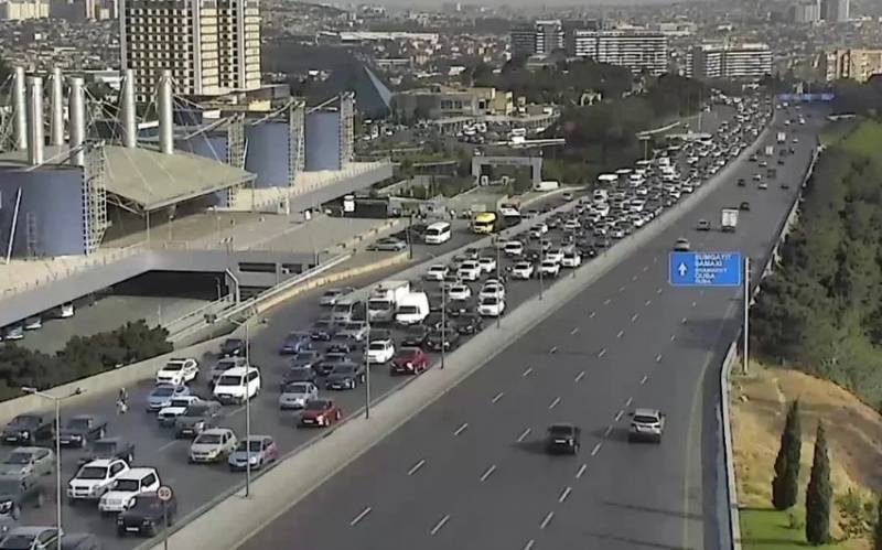 Bu yollarda tıxac var - SİYAHI