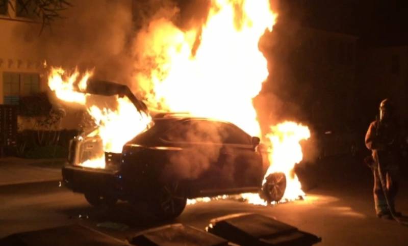 Bakıda “Lexus” yandı