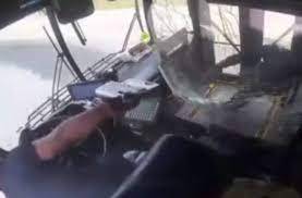 Avtobus sürücüsü silahlı sərnişinə atəş açdı