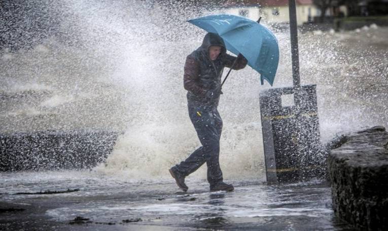 Nazirlikdən hava ilə bağlı XƏBƏRDARLIQ: Güclü yağış, şimşək, daşqın olacaq