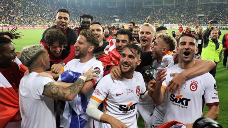 “Qalatasaray” darmadağınla çempion oldu