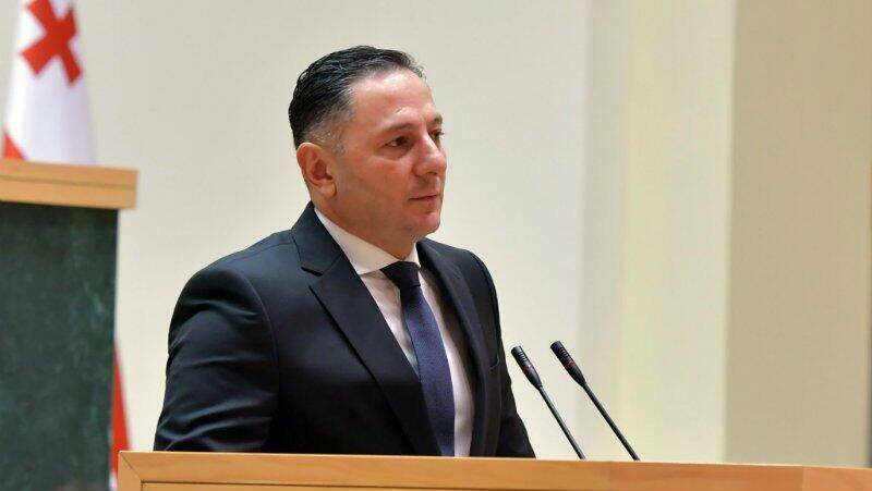 Gürcü nazir Adil Bağırovu təbrik etdi