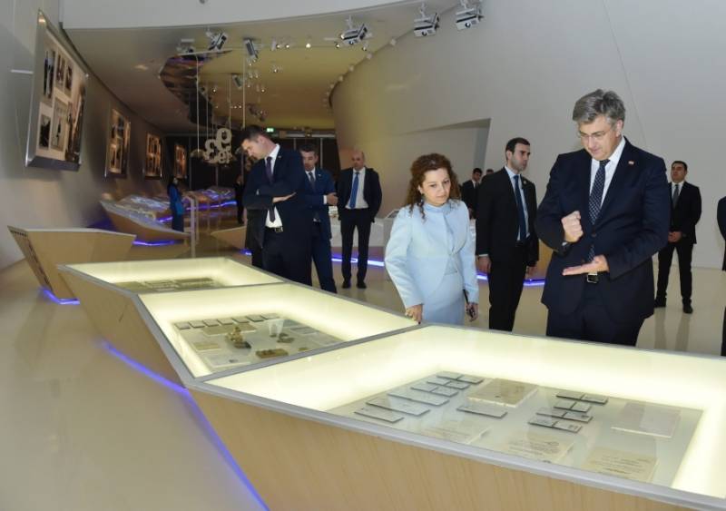 Xorvatiyanın Baş naziri Heydər Əliyev Mərkəzində - FOTOLAR