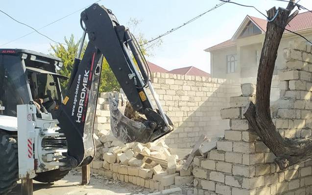 Qanunsuz tikilən obyektlər söküldü - VİDEO