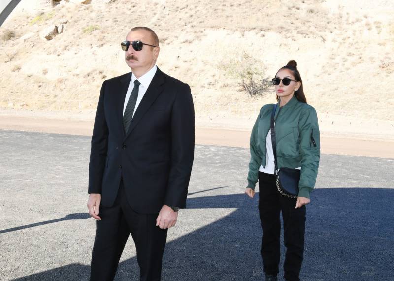 Prezident və xanımı Şuşadakı “Qızlar gimnaziyası”nda...