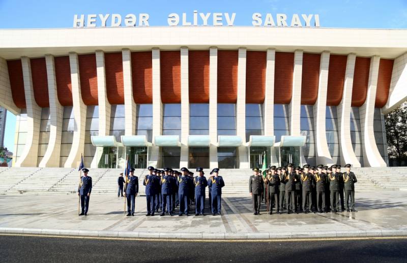 Bakıda Zəfər Günü münasibətilə hərbçilərin yürüşü keçirildi - VİDEO/FOTOLAR