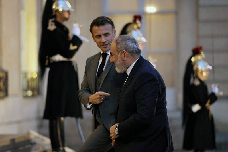 Paşinyan Makronla bu məsələləri müzakirə etdi