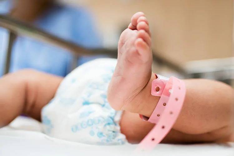 İran hökuməti daha bir körpəyə türk adına görə doğum şəhadətnaməsi vermedi