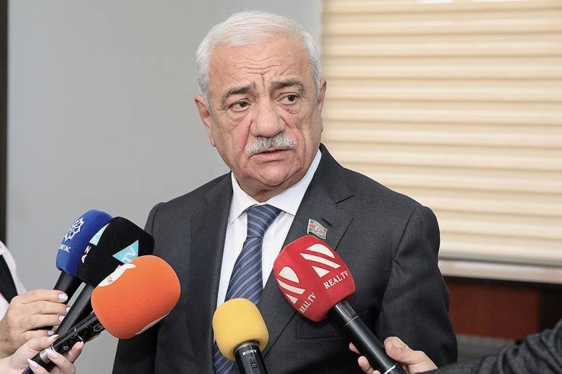 AHİK-də ali məktəb tələbələrinə adlı təqaüdlər təqdim edildi - FOTOLAR