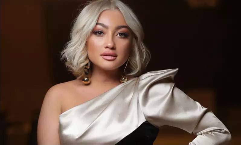 Zümrüdün maşınına hücum olundu - VİDEO